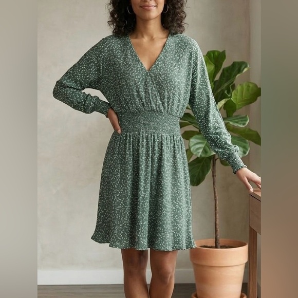 RW&CO. Dresses & Skirts - RW&CO. Sage Green Floral V-Neck Mini Dress - Smocked Waist - XS